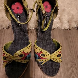 NEW Rampage Maggie Sandel - SIZE 8